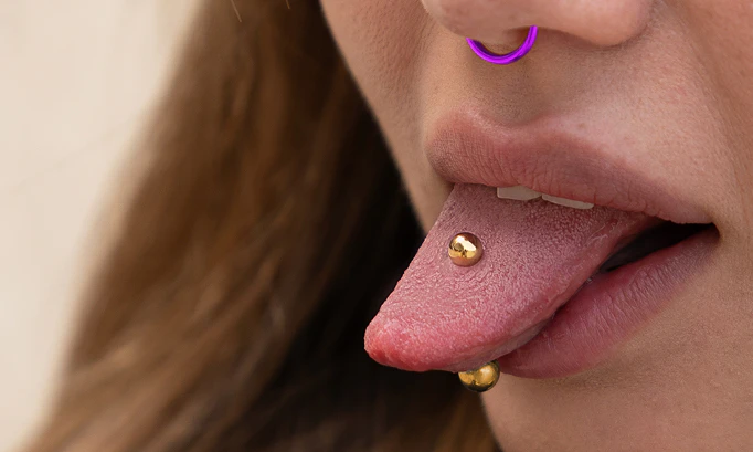 Nyelv piercing