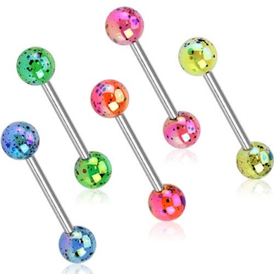 Nyelvpiercing, festékfolt mintás metálfényű golyókkal