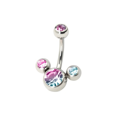 Köldök piercing kövekkel és mickey egér fejjel díszítve