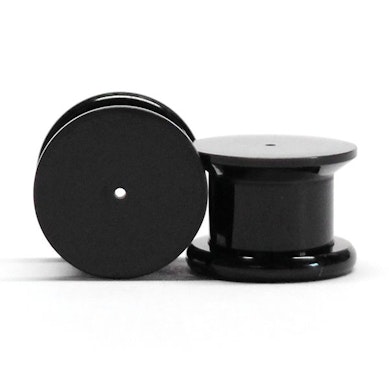 Plug, fekete akrilból.