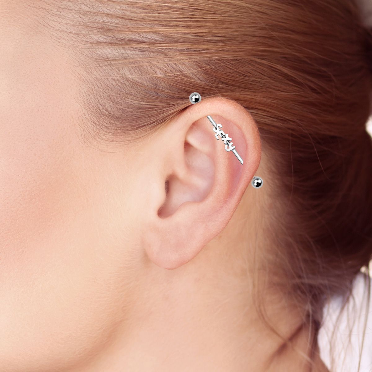 Industrial piercing felirattal