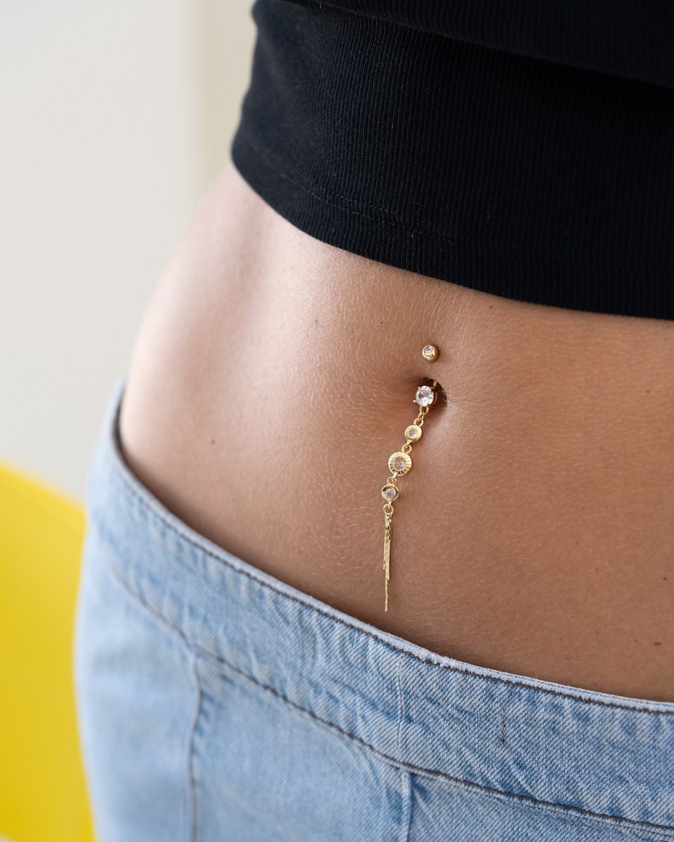 Köldök peircing elegáns medállal