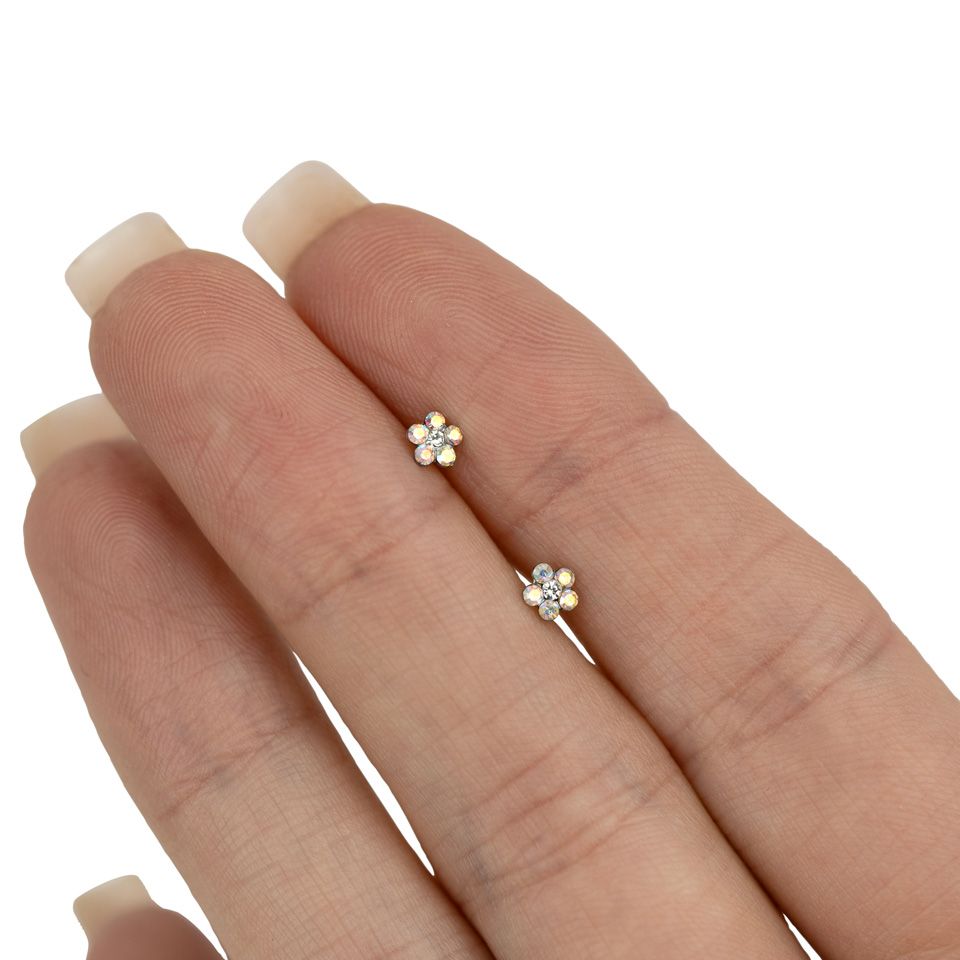 Labret, csillogó köves virággal