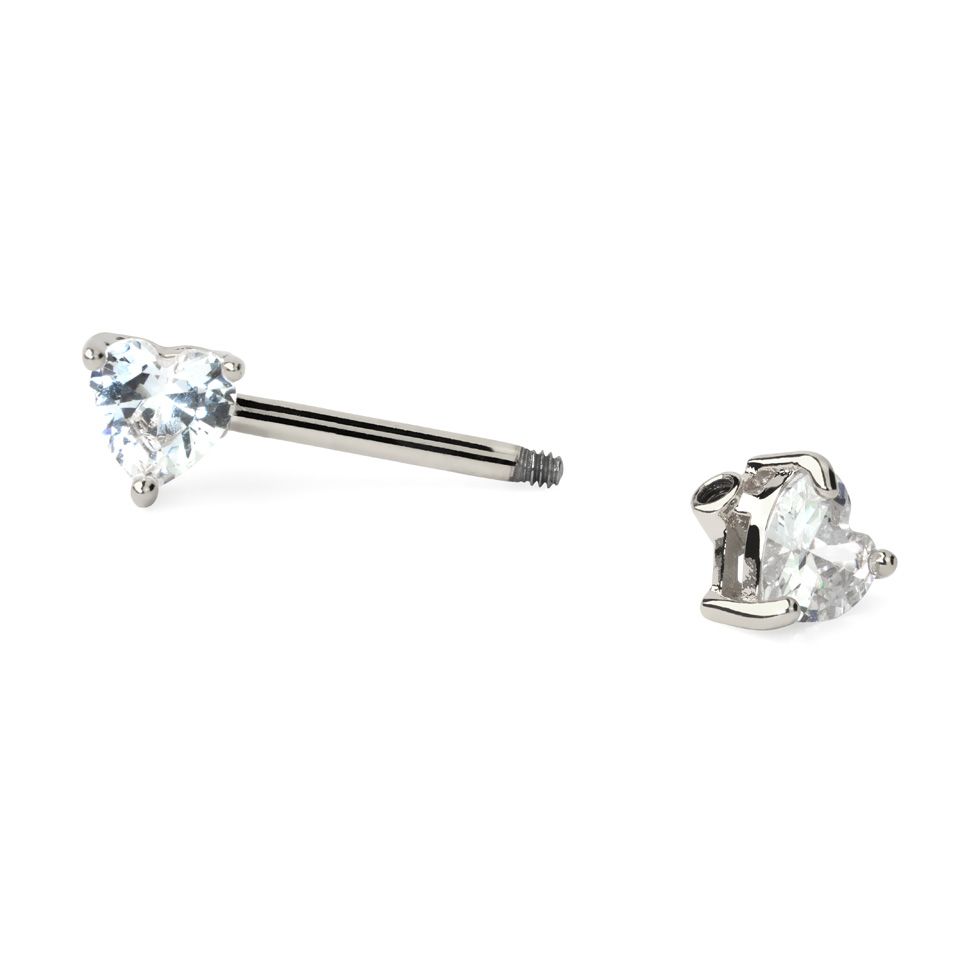 Mellpiercing szív alakú kövekkel