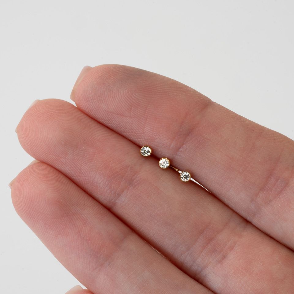 Orr piercing kővel