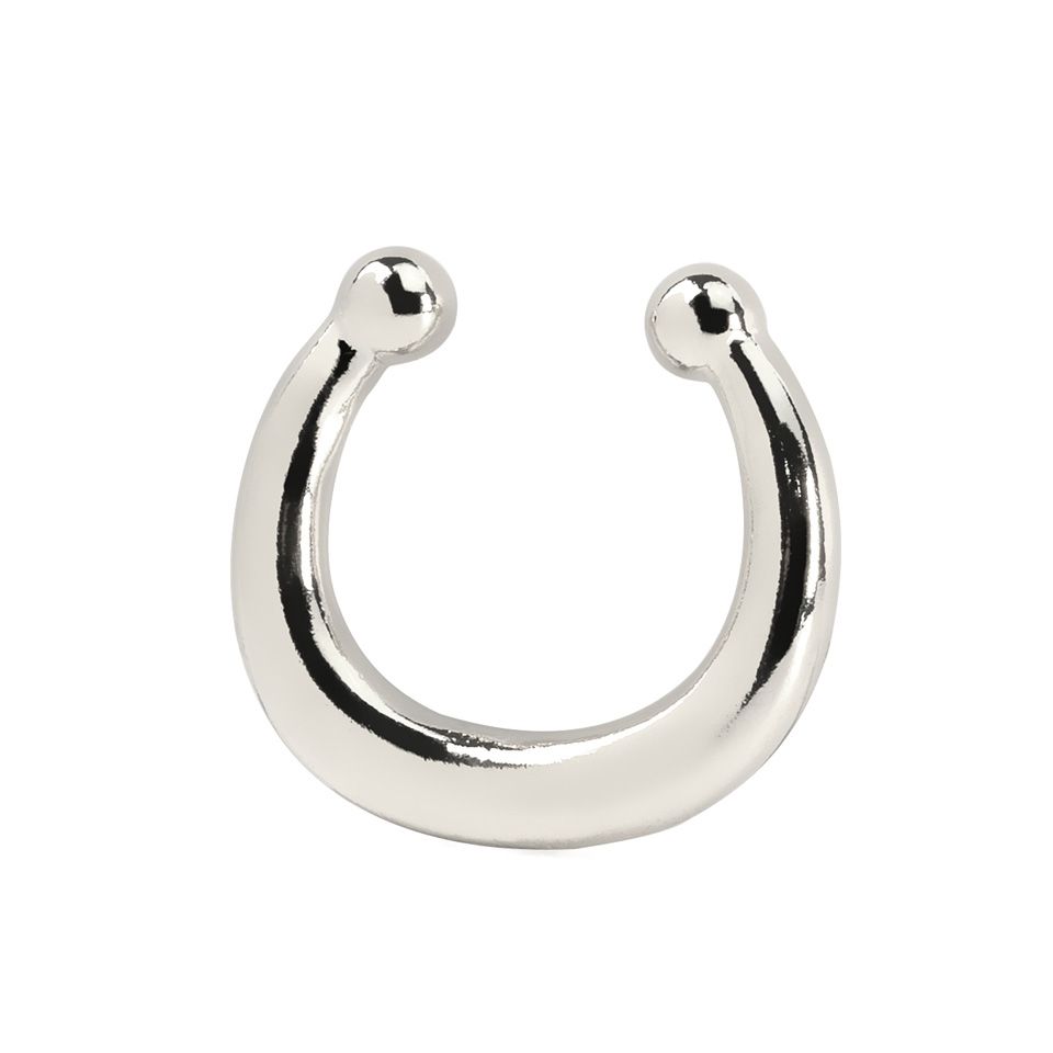 Fake septum piercing egyszerű dizájnban