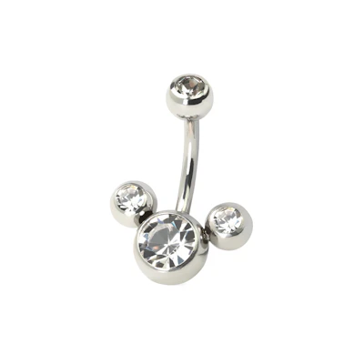 Köldök piercing kövekkel és mickey egér fejjel díszítve