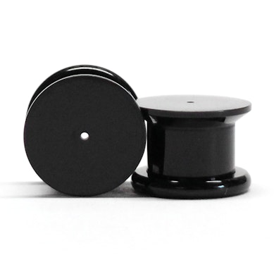 Plug, fekete akrilból.