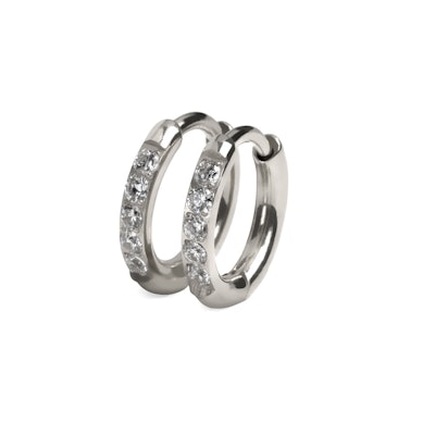 Egy pár titán huggie karika kövekkel