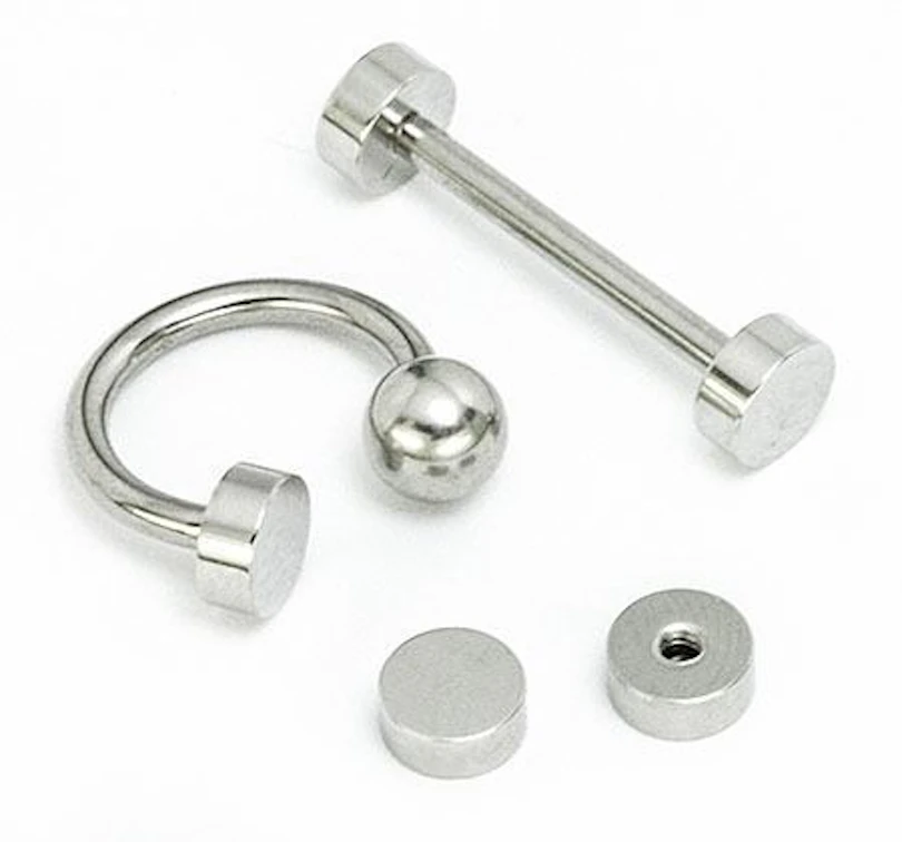 Lapos piercing golyó
