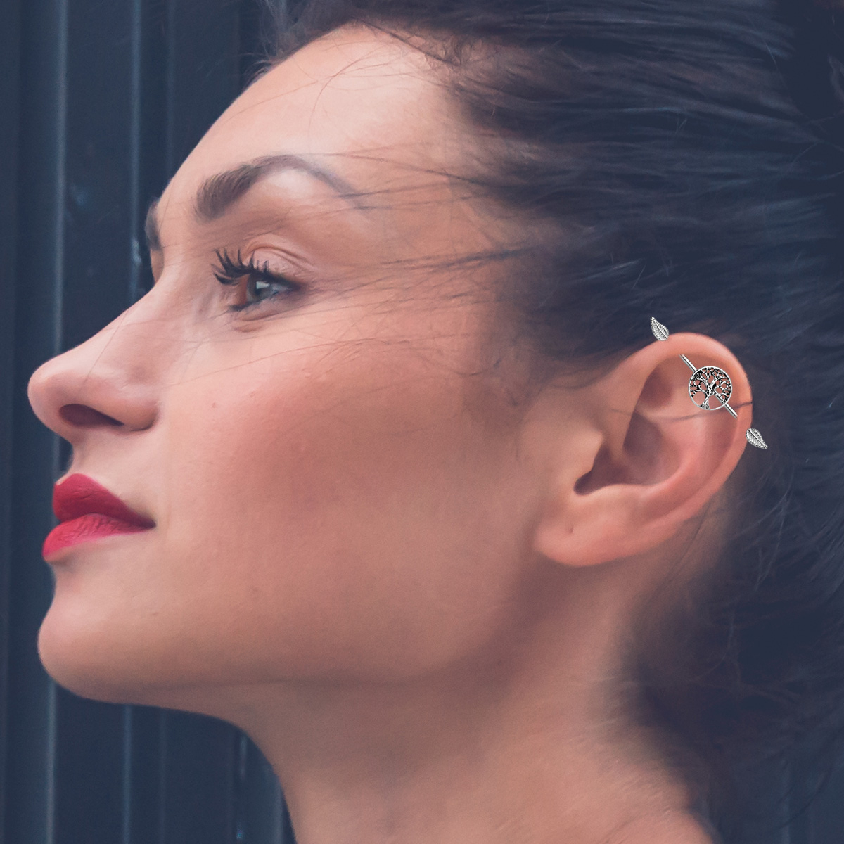 Industrial piercing élet fája díszítéssel