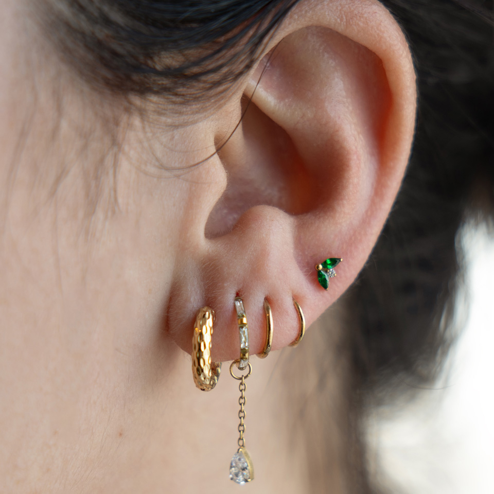 Charm könnycsepp alakú kővel