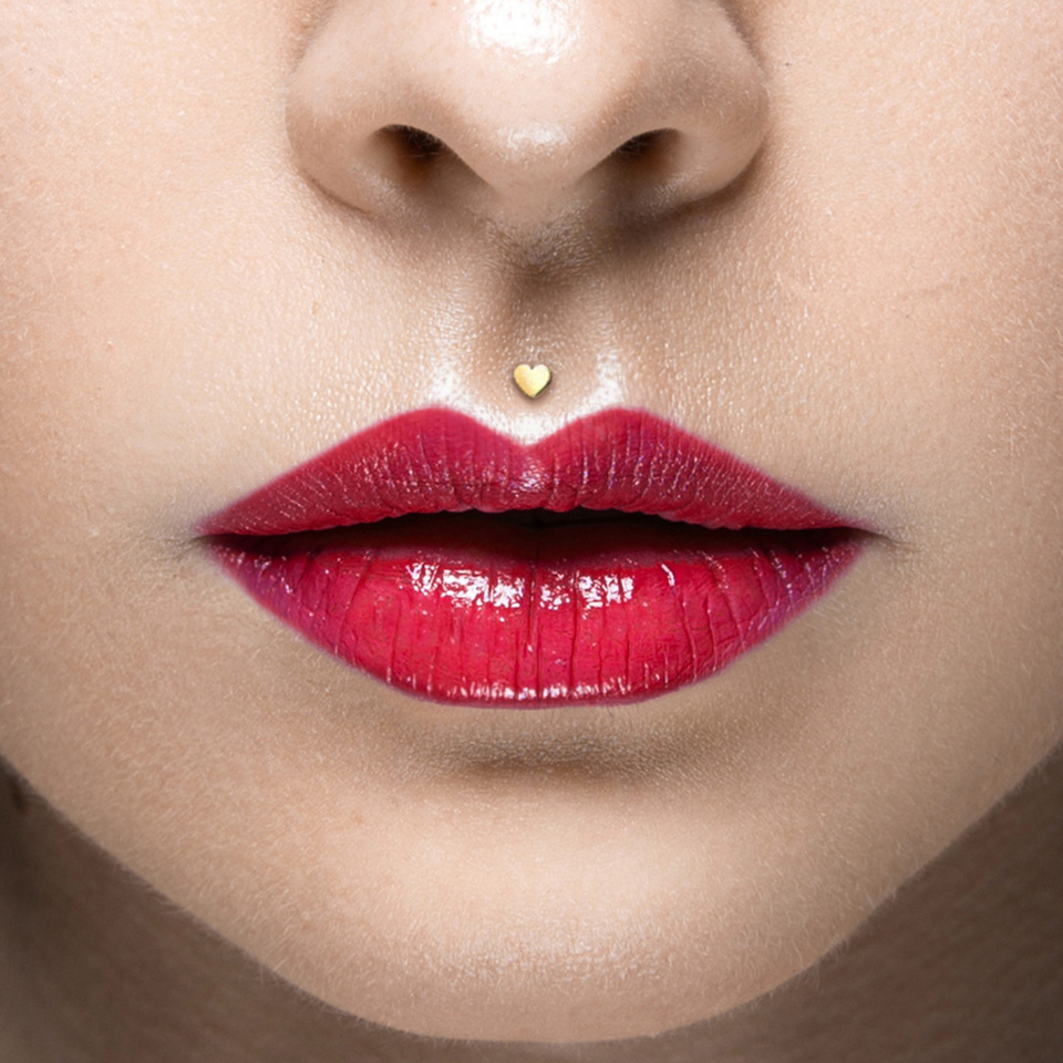 Labret szívecskével, bioplaszt szárral