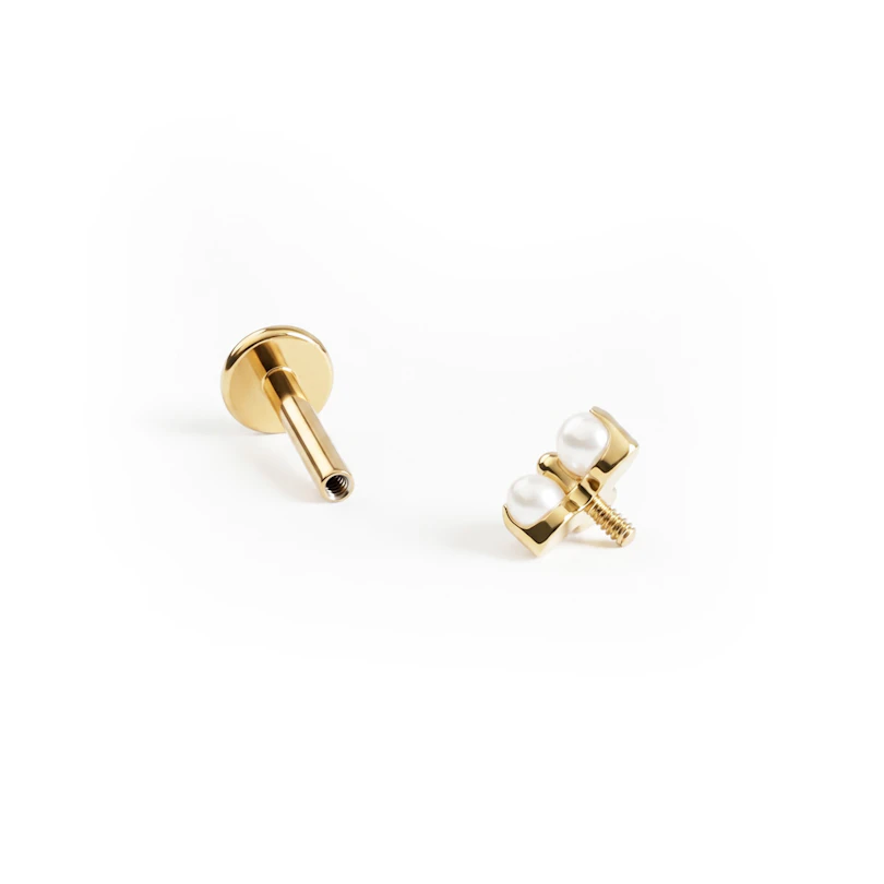 Pompás titán labret gyöngytrióval