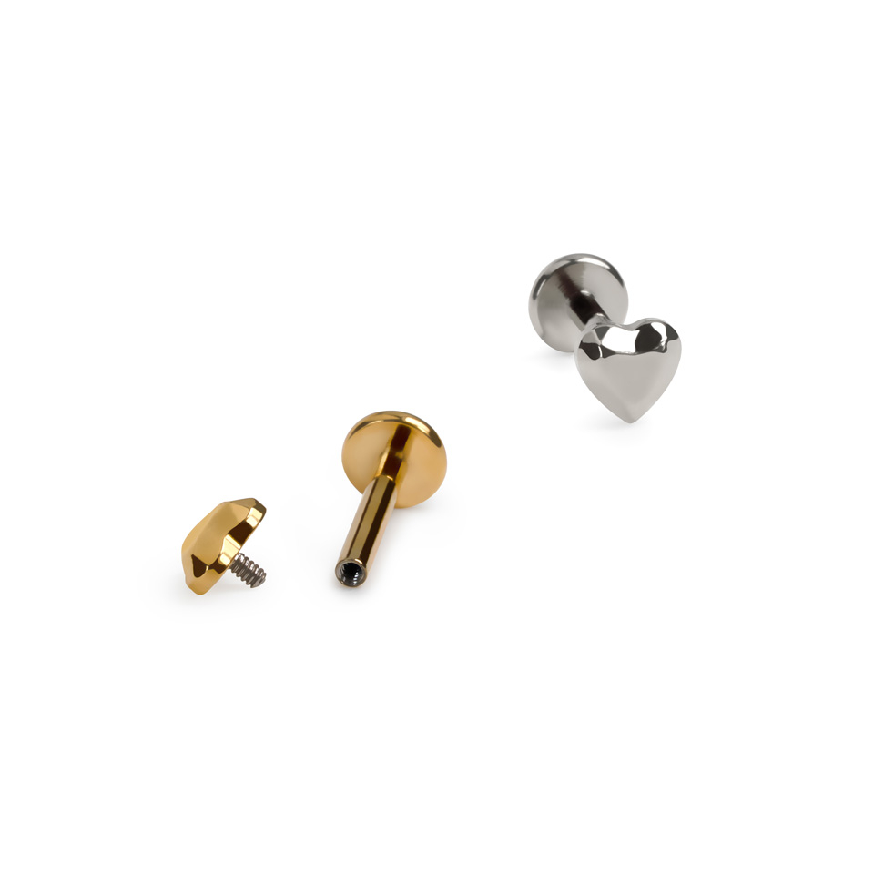 Titán labret fazettás szívvel