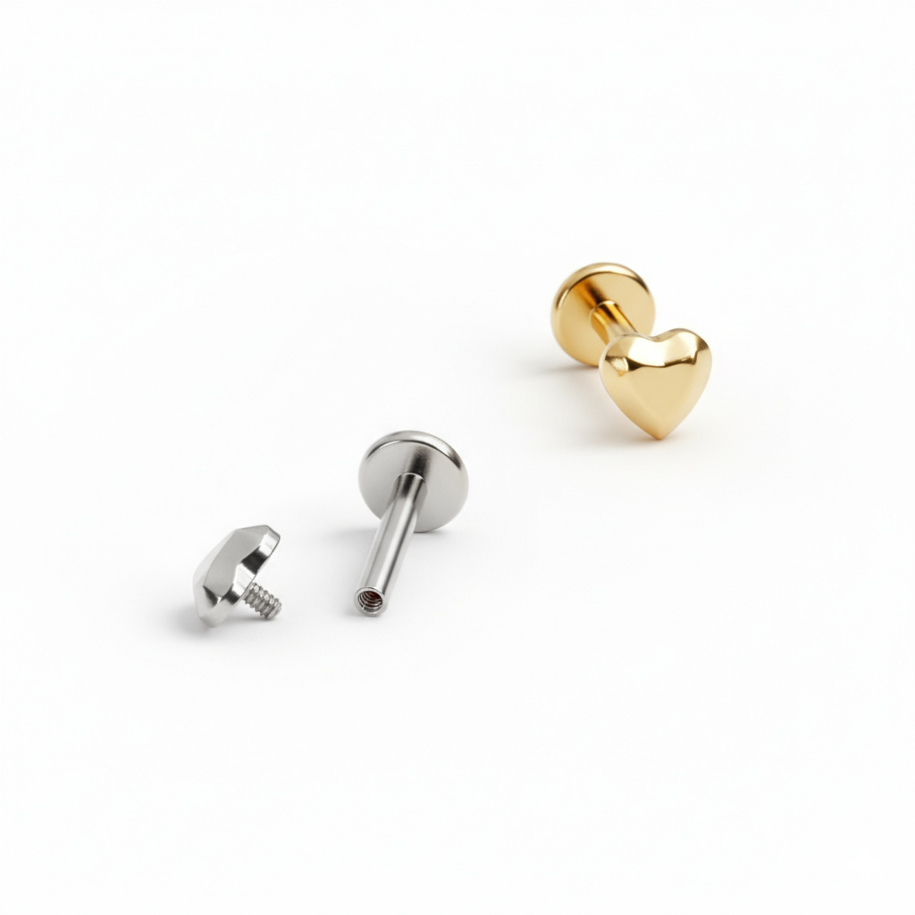 Titán labret fazettás szívvel