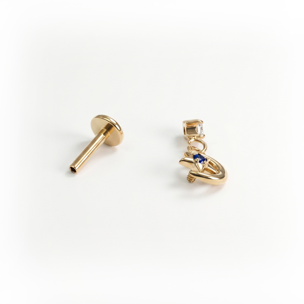 Titán labret holddal, csillaggal és charmmal