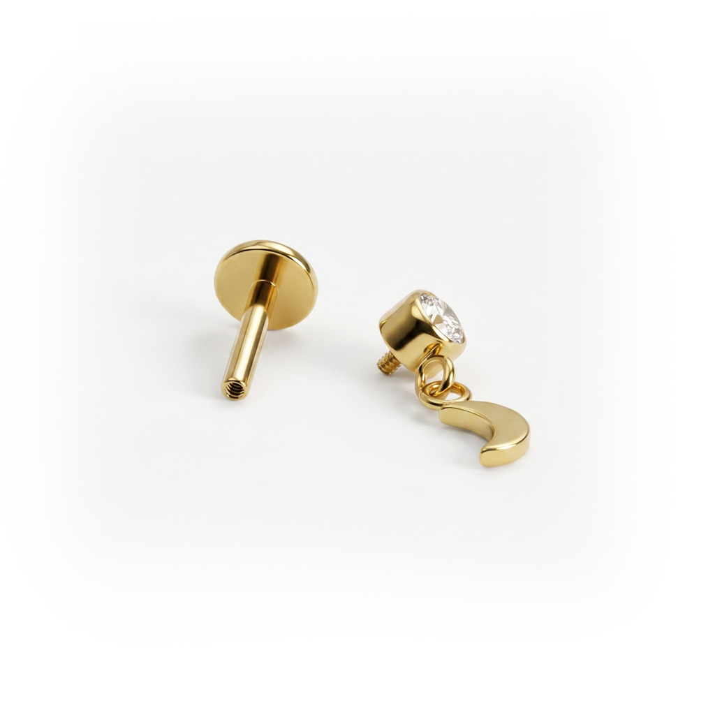 Titán labret holdmedállal