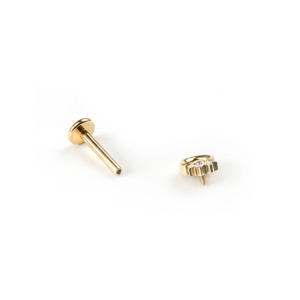 Nap- és holdmotívumos titán labret