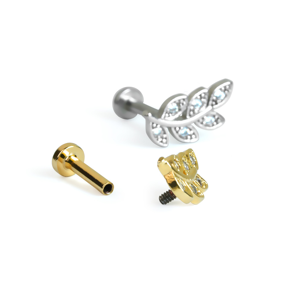 Labret belső menettel, ragyogó köves levéllel