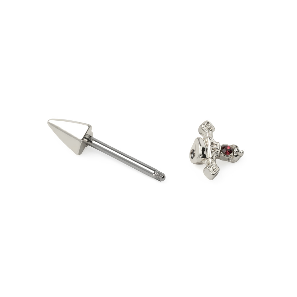 Mellbimbó piercing, tőr alakú