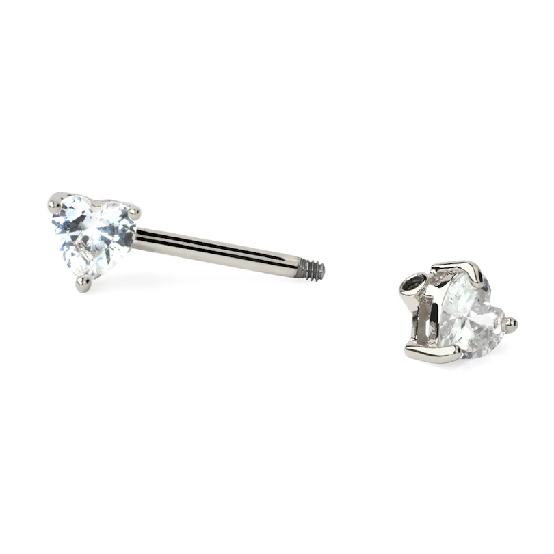 Mellpiercing szív alakú kövekkel