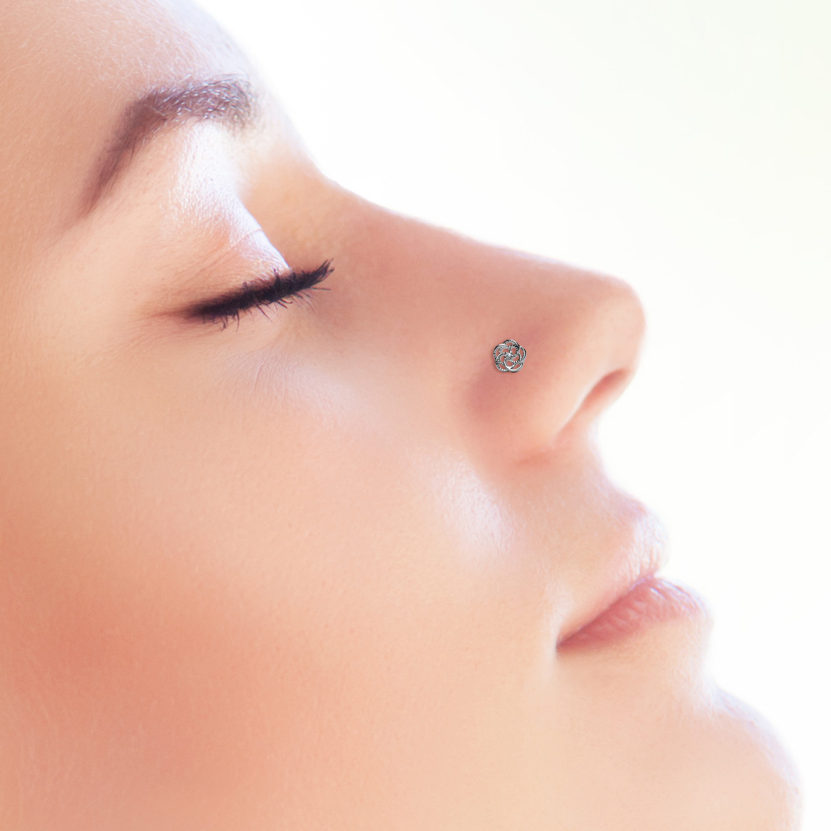 Orr piercing egyenes szárral, rózsával