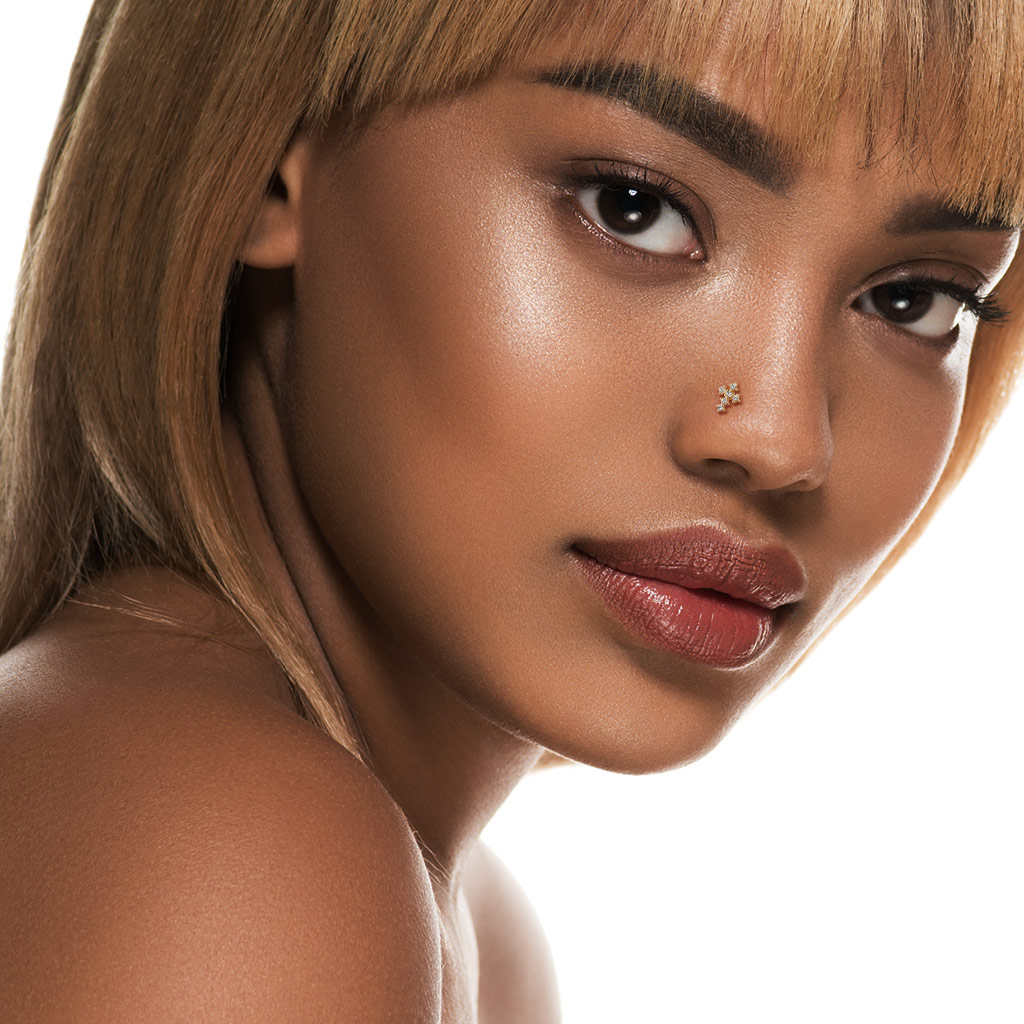 Orr piercing 14 karátos aranyból csillogó köves kereszttel