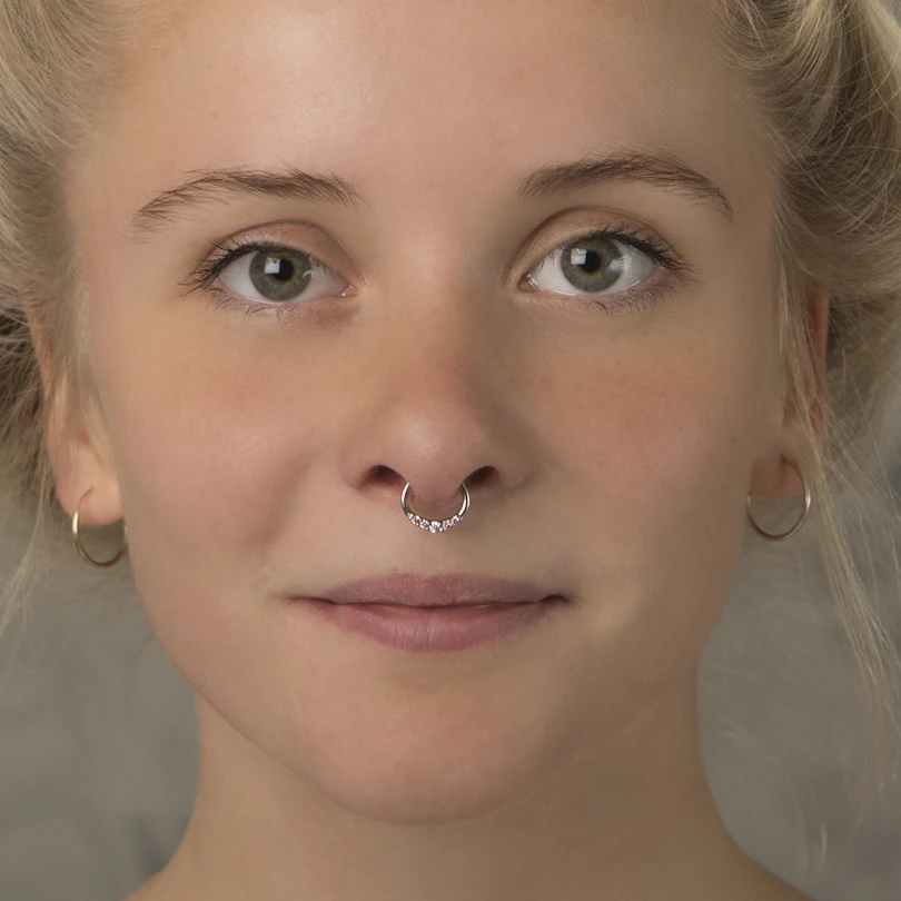 Septum piercing öt darab kővel