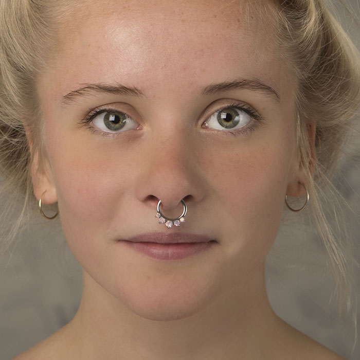 Septum piercing nagy opál kövekkel