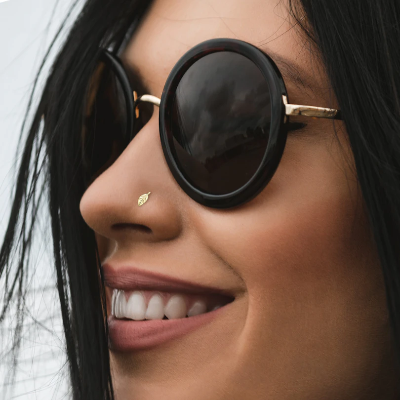 Orr piercing 14 karátos aranybó, levéllel