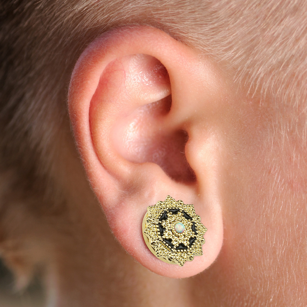 Plug részletes díszítéssel és opál kővel