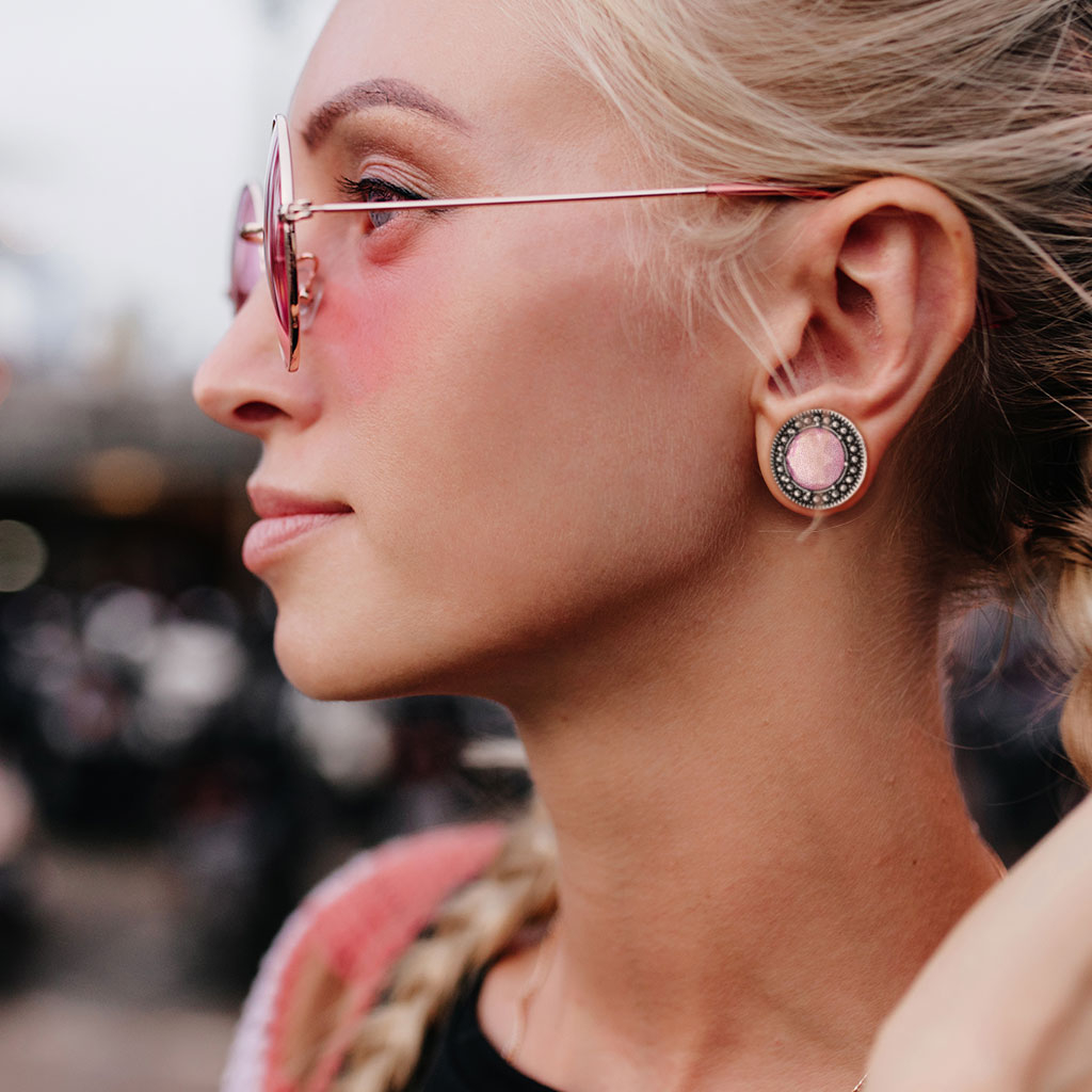 Plug antik szegéllyel és rózsaszín csiszolt kővel