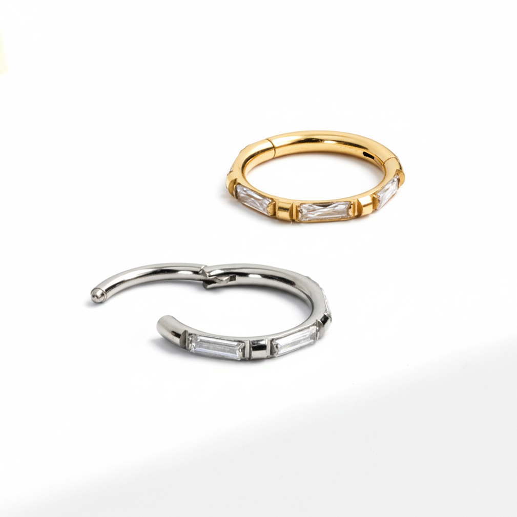 Karika titánból baguette csiszolású kövekkel