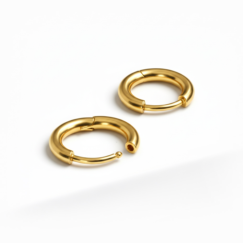 Egy pár titán huggie karika