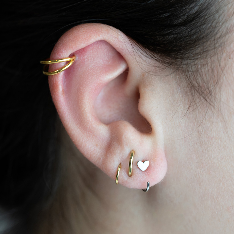 Nyitott titán karika szívvel