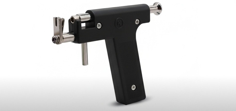 Testpiercingtű Vagy Pisztoly Testpiercingtű Vagy Pisztoly